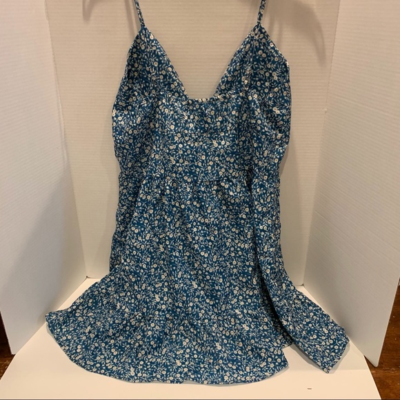 SHEIN spaghetti strap v-neck mini sundress Medium - Picture 5 of 8